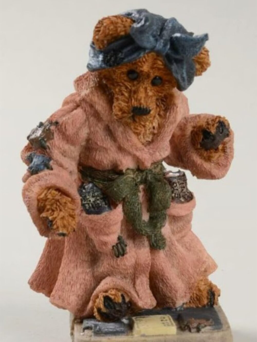 Ms Griz...Saturday Night - 2284 - Bearstone Collection by Boyds Bears BOXED